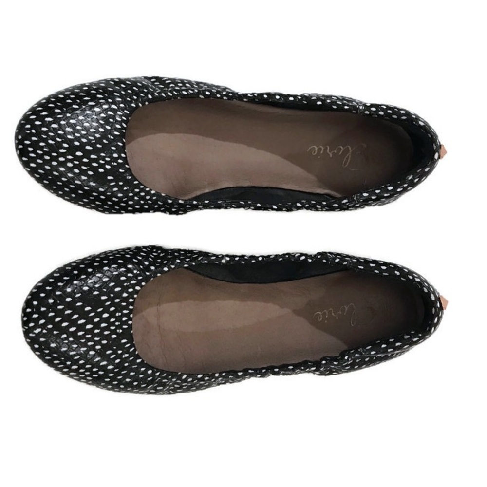 Elorie Black & White Dotted Flat.